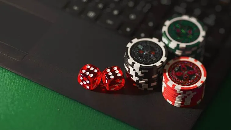 Würfel, Chips, Online-Glücksspiel